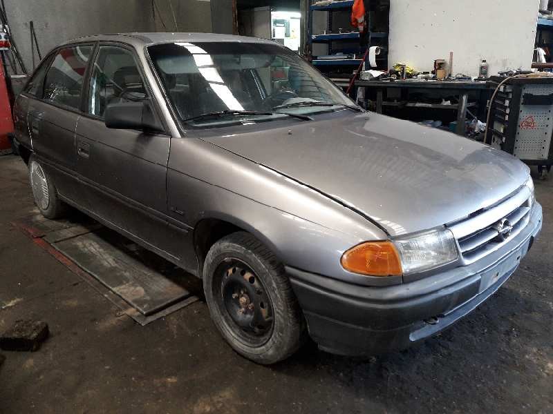 opel astra f berlina del año 1992