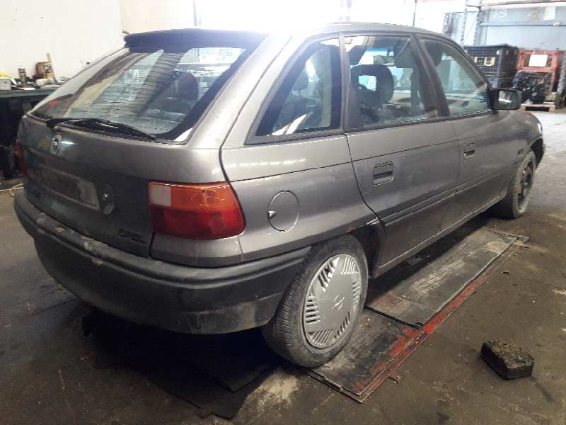 opel astra f berlina del año 1992