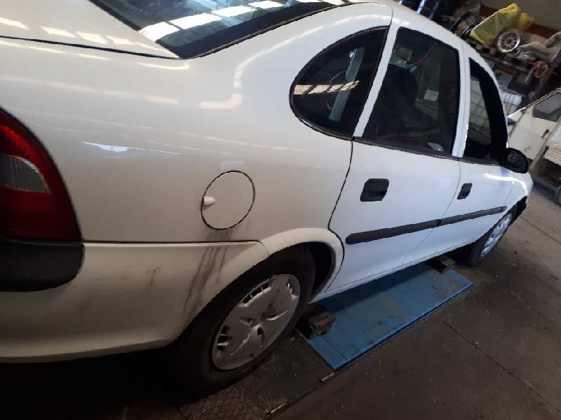 opel vectra b berlina del año 1997