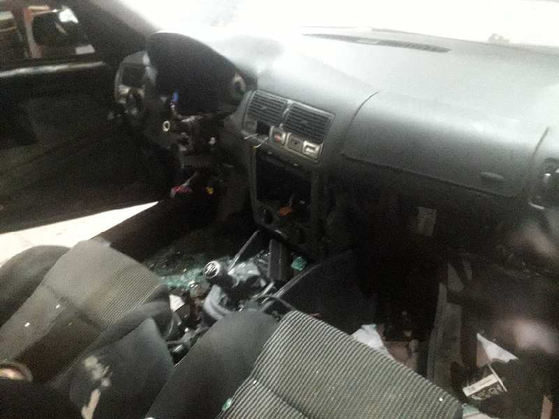 volkswagen golf iv berlina (1j1) del año 1999