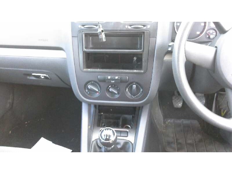 volkswagen golf v berlina (1k1) del año 2005