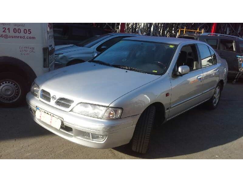 nissan primera berlina (p11) del año 1998