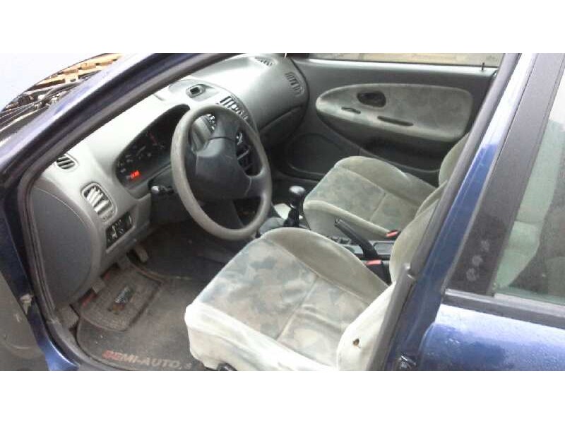 mitsubishi carisma berlina 4 (da0) del año 1996