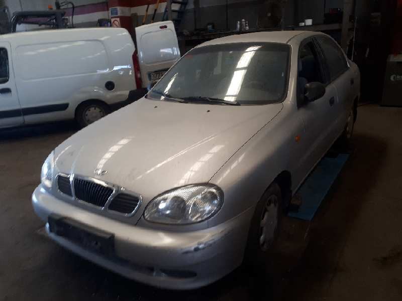 daewoo lanos del año 1999