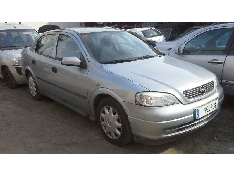opel astra g berlina del año 2000