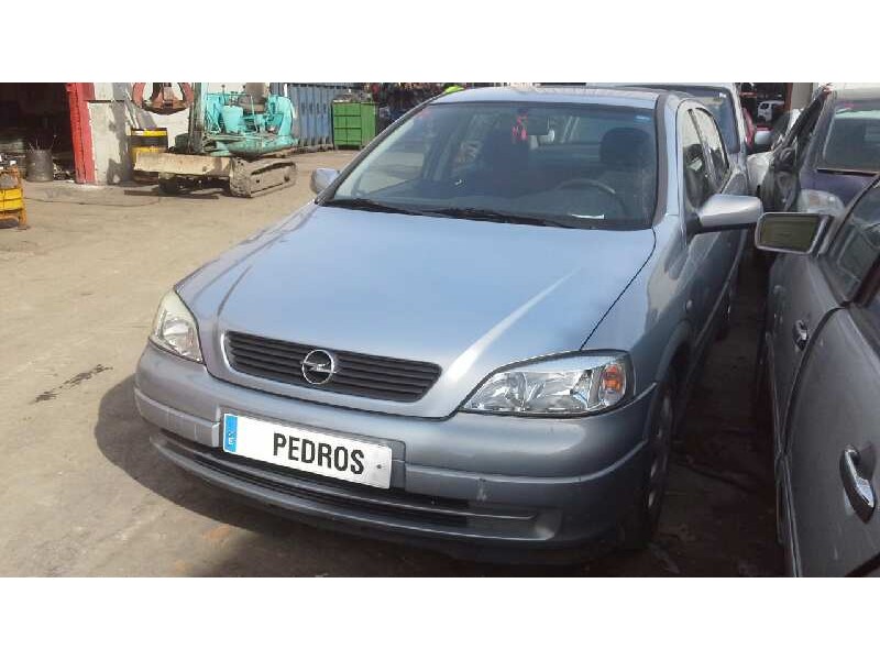 opel astra g berlina del año 2000