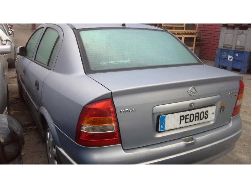 opel astra g berlina del año 2000