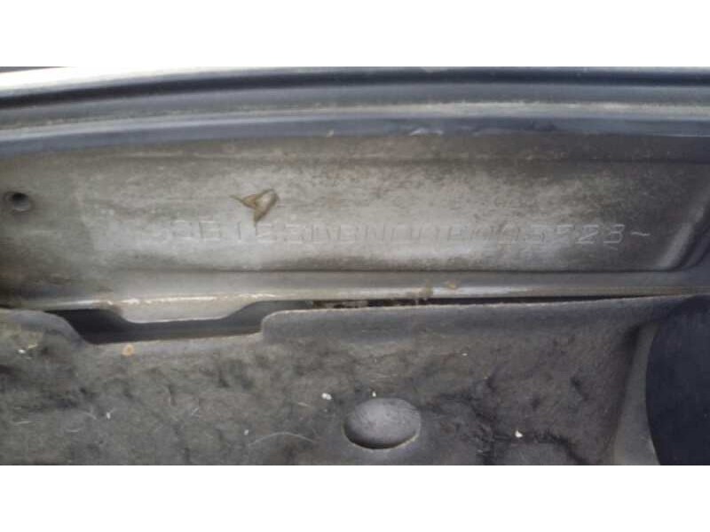 toyota avensis berlina (t 22) del año 1999