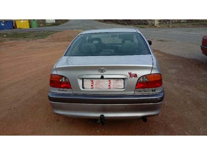 toyota avensis berlina (t 22) del año 1999