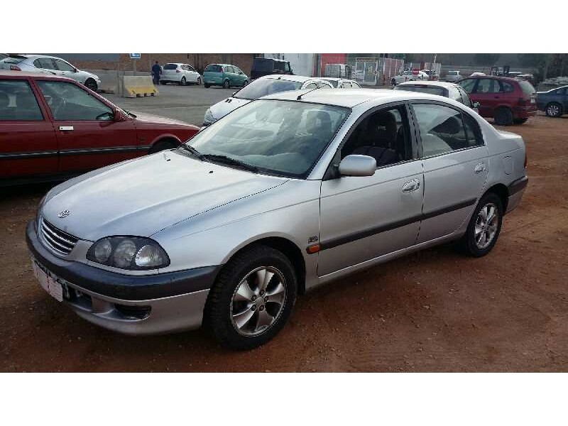 toyota avensis berlina (t 22) del año 1999