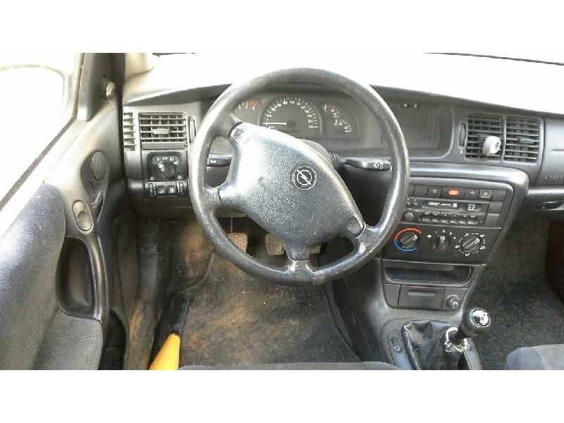 opel vectra b berlina del año 1999