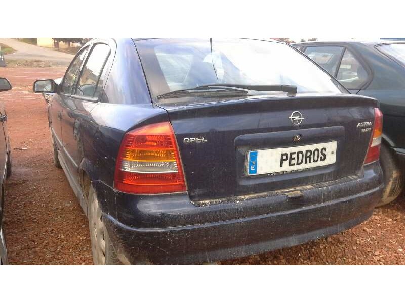 opel astra g berlina del año 2000