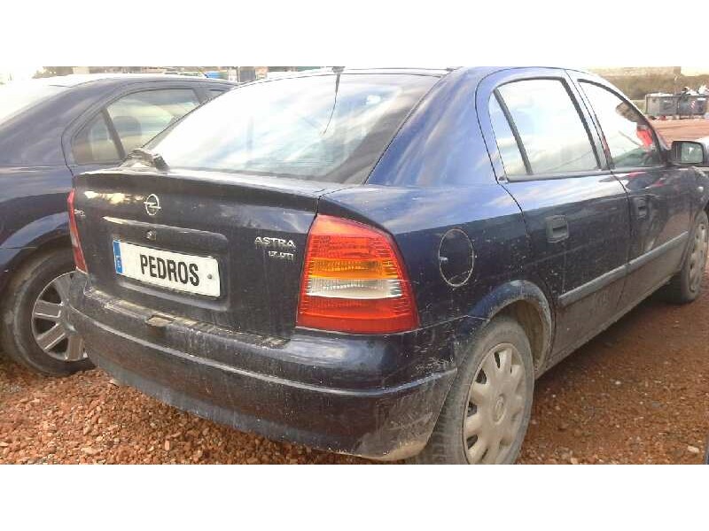 opel astra g berlina del año 2000