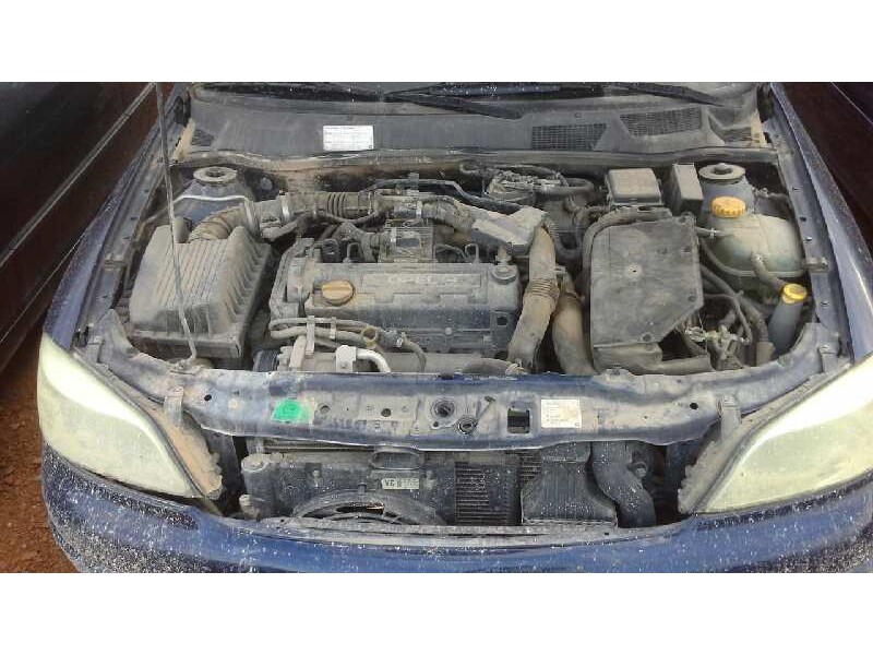 opel astra g berlina del año 2000