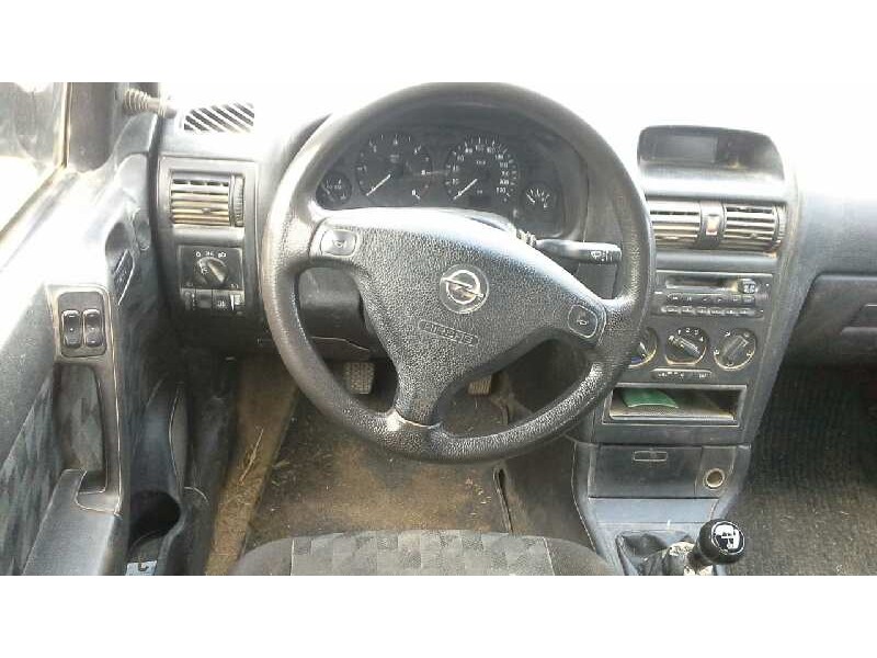 opel astra g berlina del año 2000