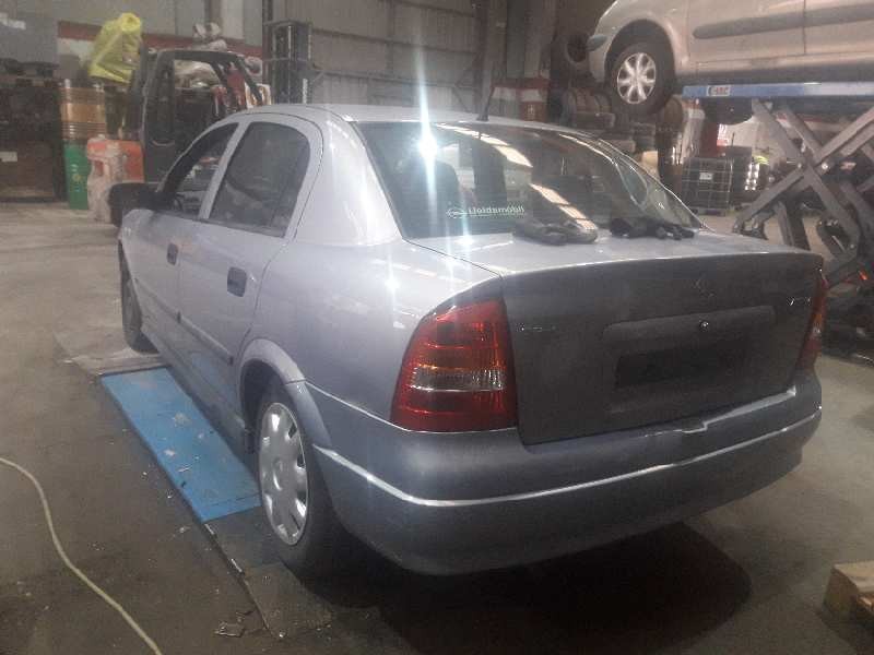 opel astra g berlina del año 2000
