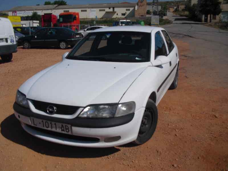 opel vectra b berlina del año 1996