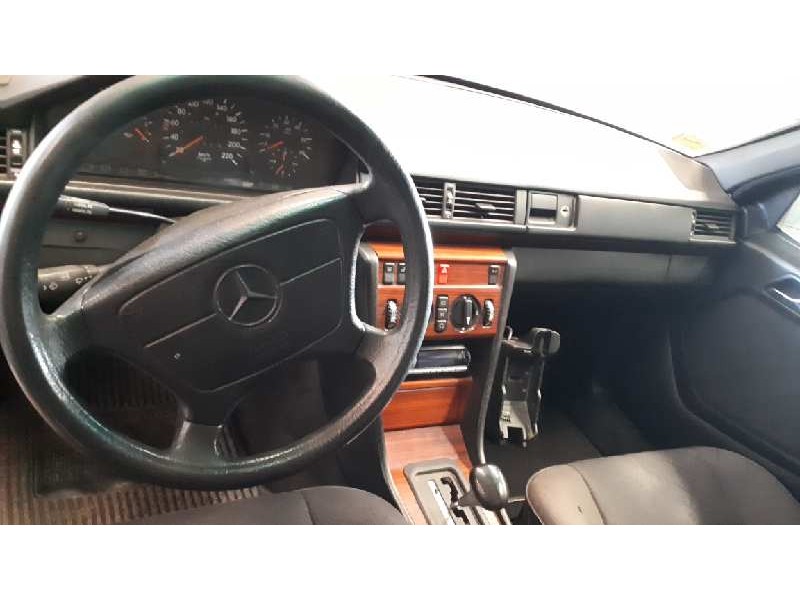 mercedes-benz clase e (w124) berlina del año 1993