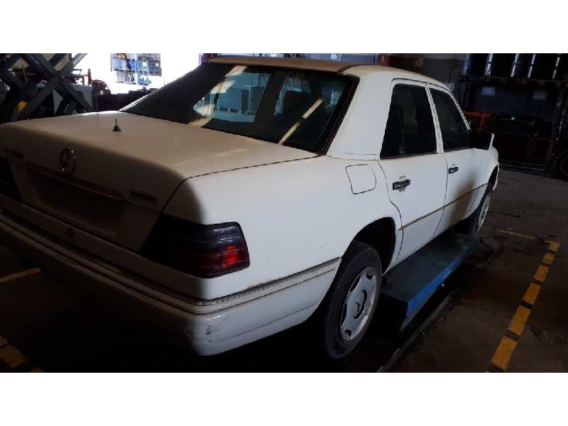 mercedes-benz clase e (w124) berlina del año 1993