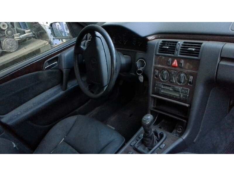 mercedes-benz clase e (w210) berlina del año 1997
