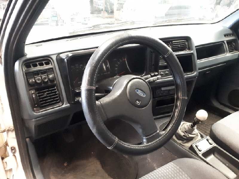 ford sierra berlina del año 1989