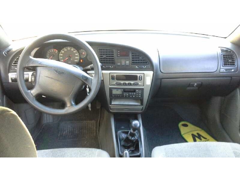 daewoo nubira berlina del año 2000
