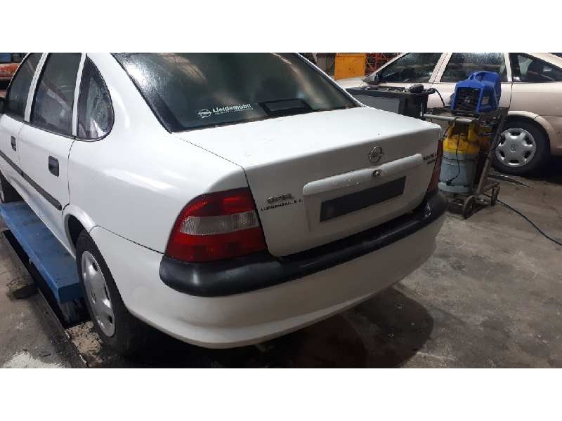 opel vectra b berlina del año 1998