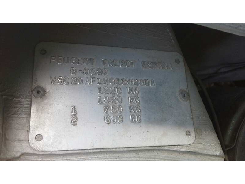 peugeot 205 berlina del año 1987