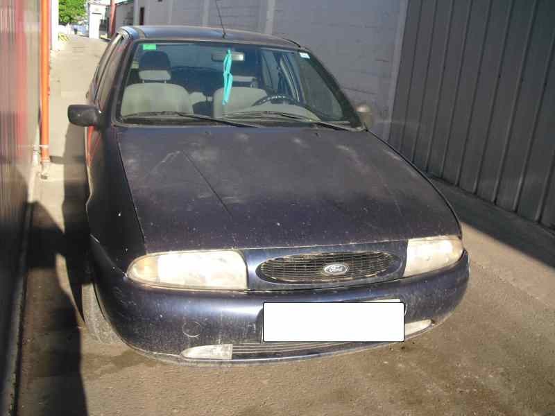 ford fiesta berlina del año 1999