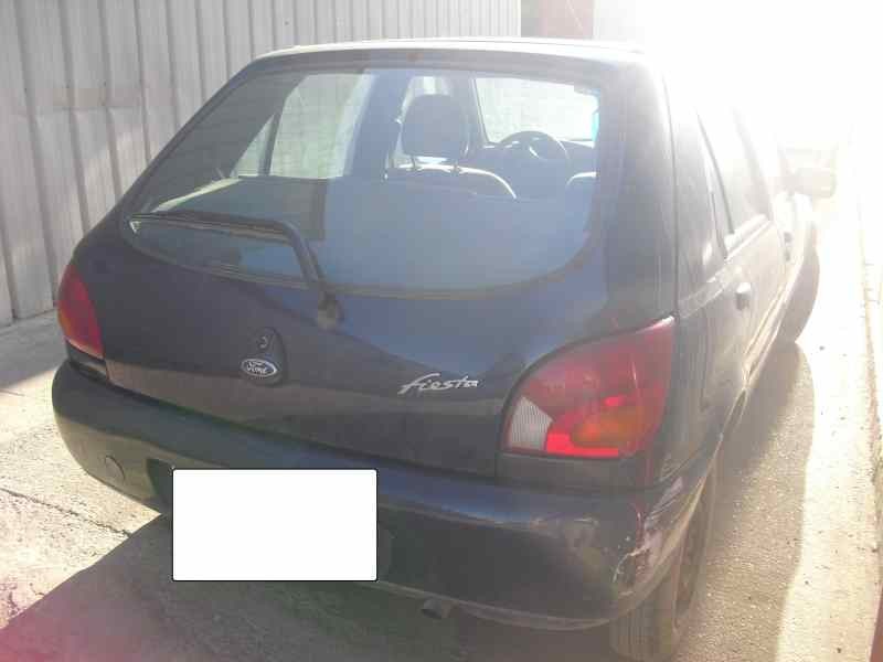 ford fiesta berlina del año 1999