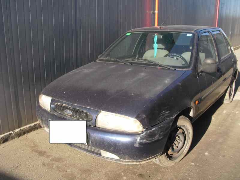 ford fiesta berlina del año 1999