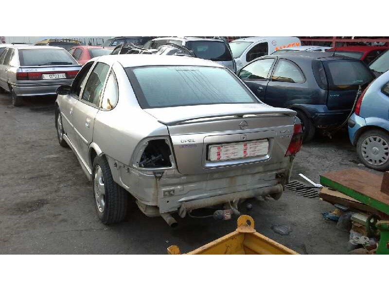 opel vectra b berlina del año 1999