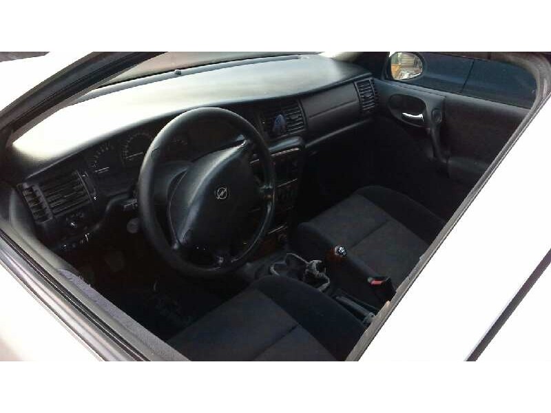opel vectra b berlina del año 1999