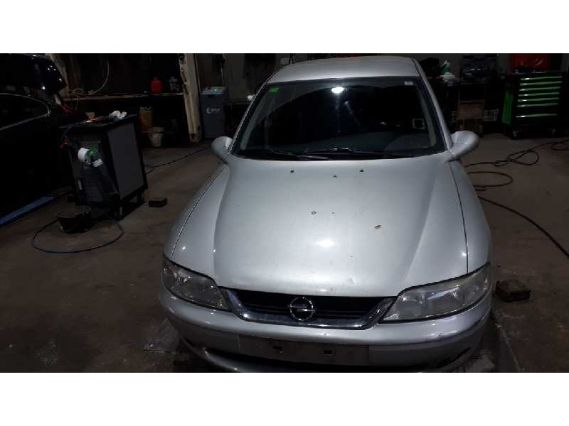 opel vectra b berlina del año 2000