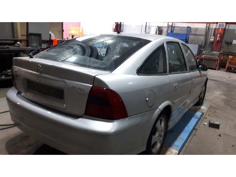 opel vectra b berlina del año 2000