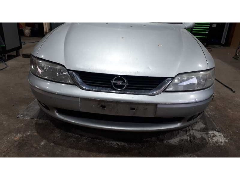opel vectra b berlina del año 2000