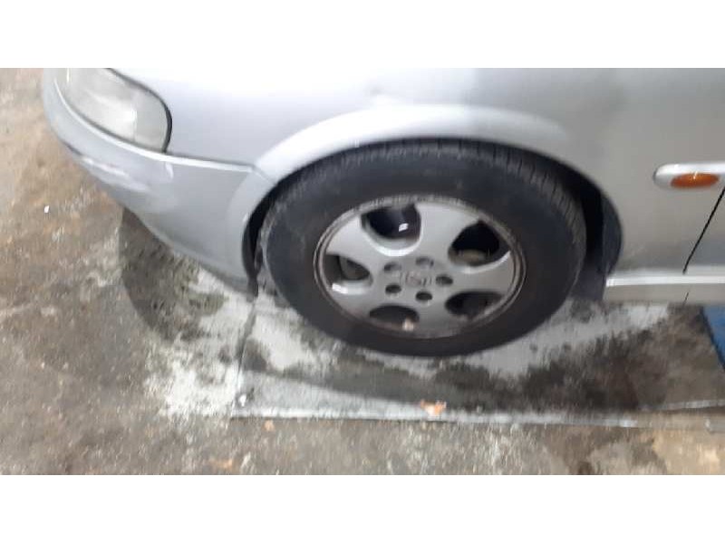 opel vectra b berlina del año 2000