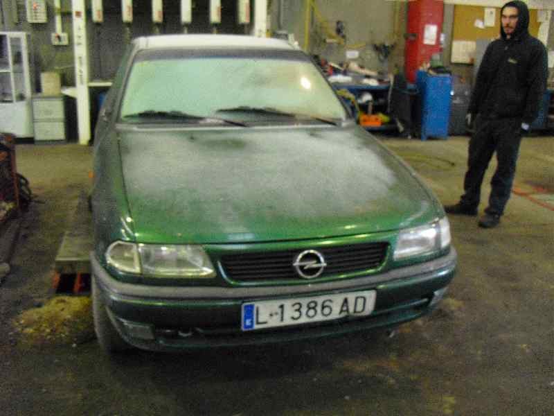 opel astra f berlina del año 1998