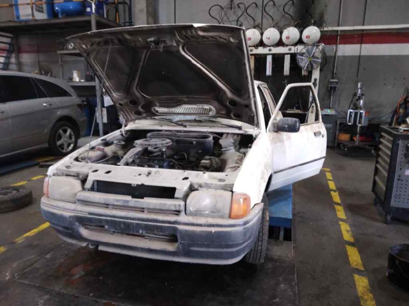 ford escort berlina del año 1987