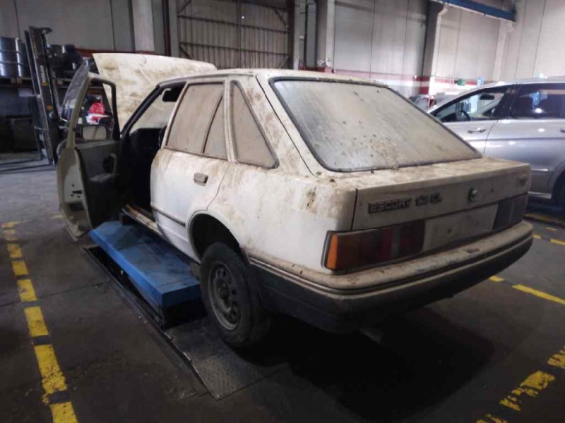 ford escort berlina del año 1987