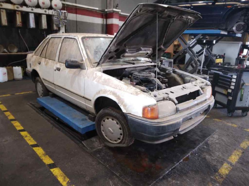 ford escort berlina del año 1987