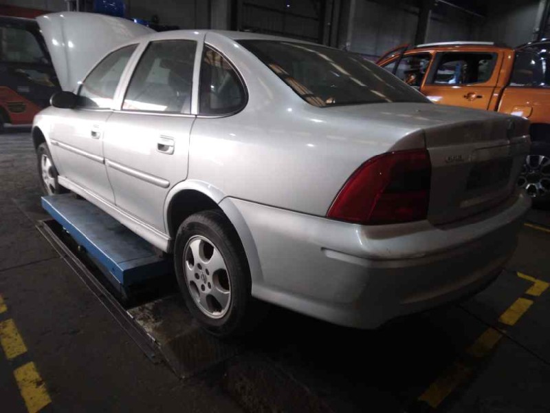 opel vectra b berlina del año 1999