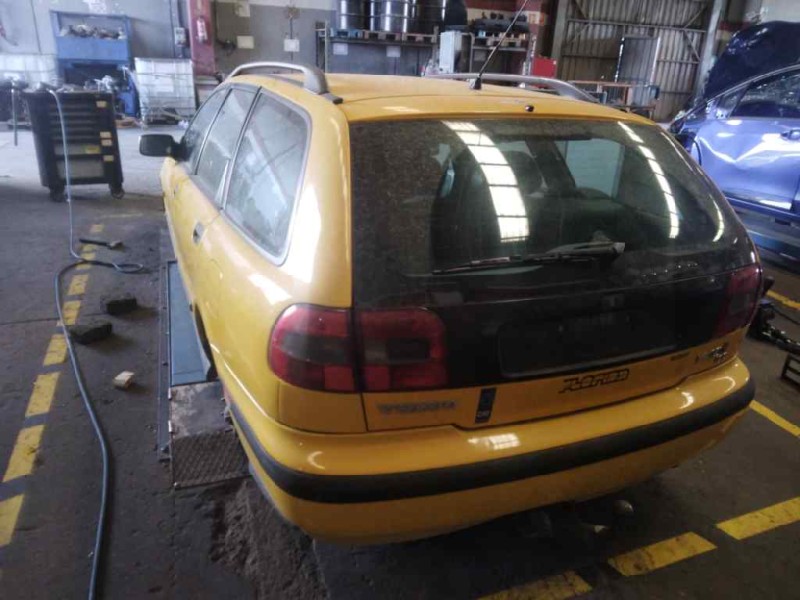 volvo v40 familiar del año 2000