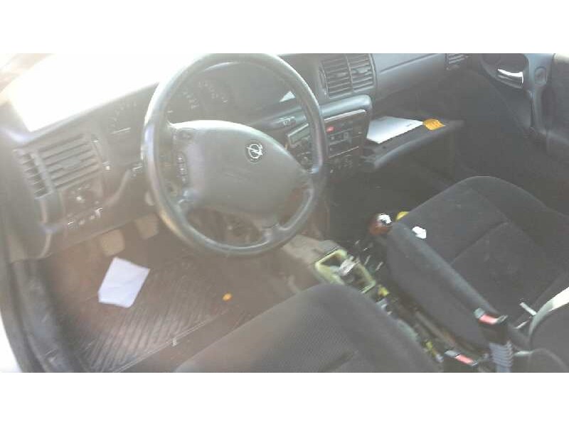 opel vectra b berlina del año 1999