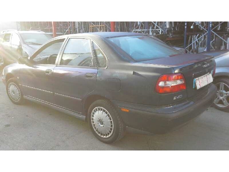 volvo s40 berlina del año 1999