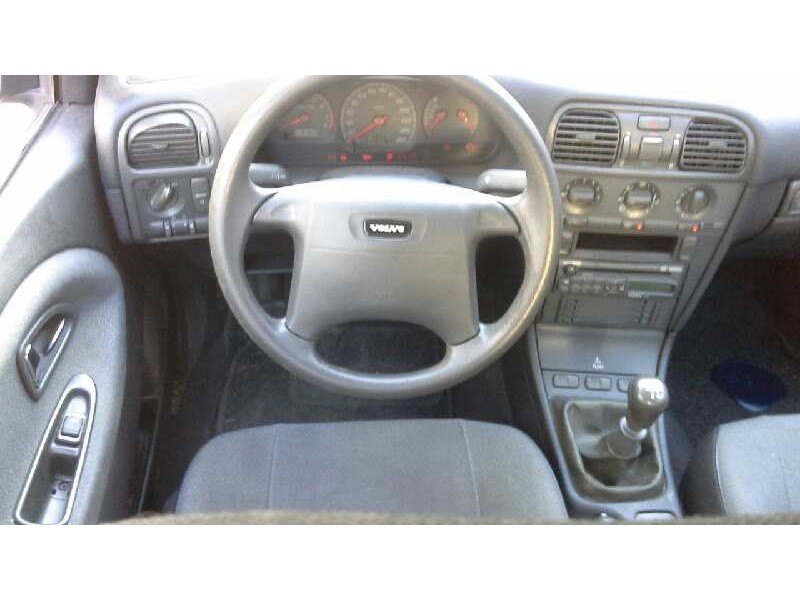 volvo s40 berlina del año 1999