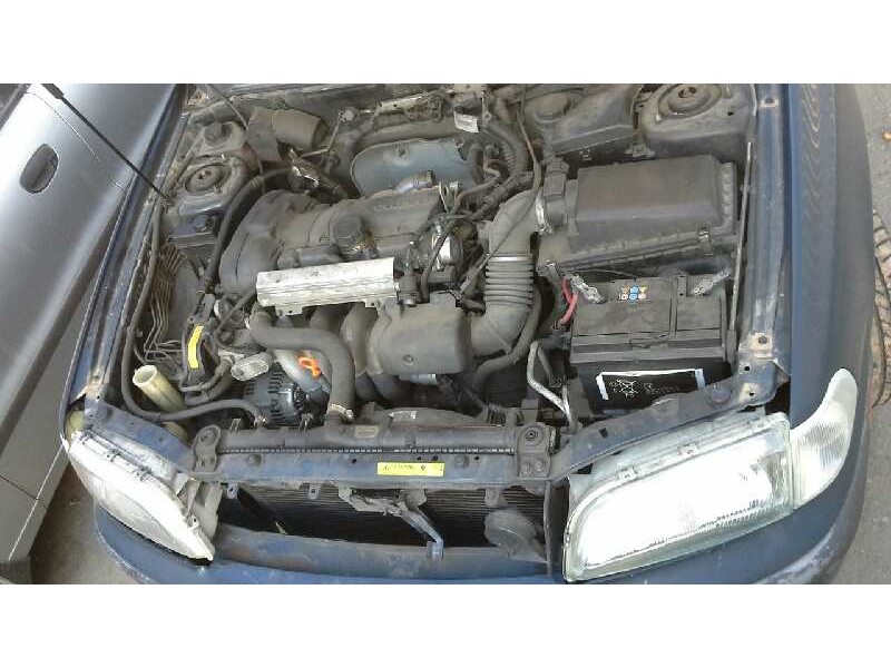 volvo s40 berlina del año 1999