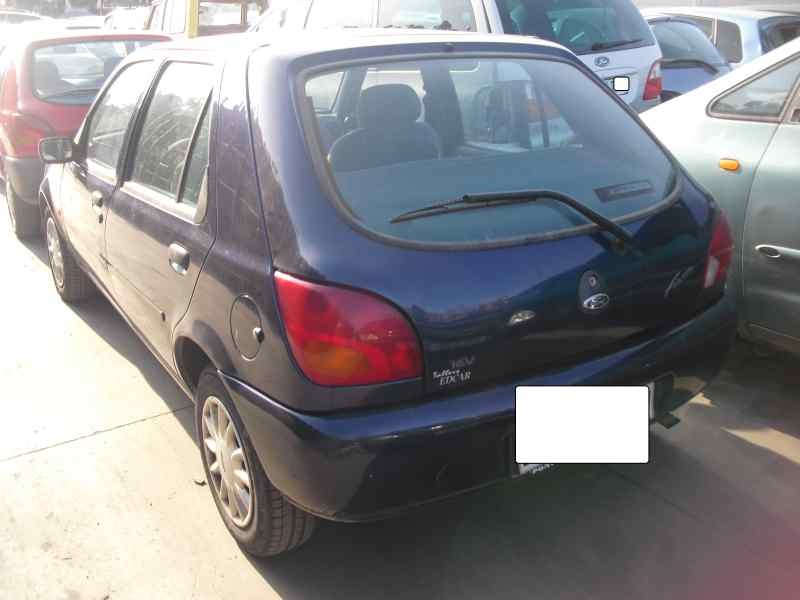 ford fiesta berlina del año 1998