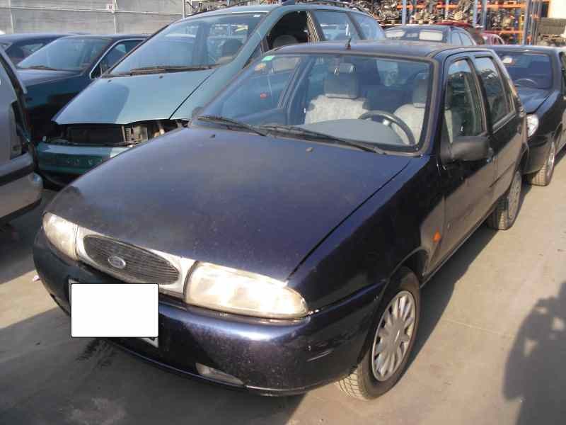 ford fiesta berlina del año 1998