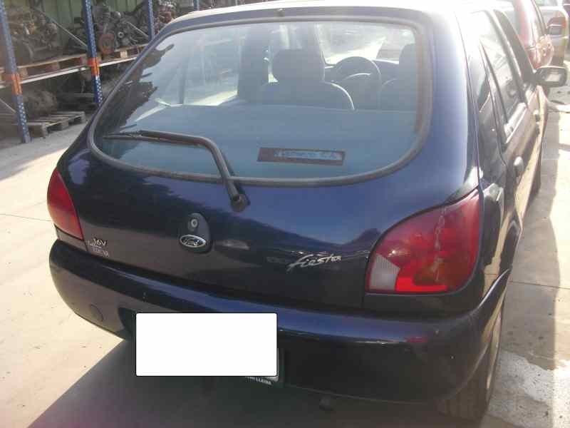 ford fiesta berlina del año 1998